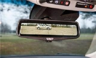 نمایش تصاویر ویدیویی با دید 300 درجه در آینه جلوی خودروهای کادیلاک