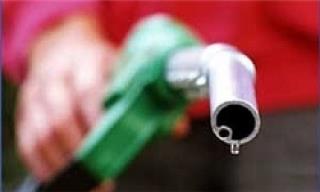 مراجعه رانندگان به پمپ بنزین برای محاسبه بنزین ۴۰۰تومانی