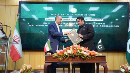 امضای سند برنامه راهبردی همکاریهای تجاری 5 ساله میان ایران و پاکستان