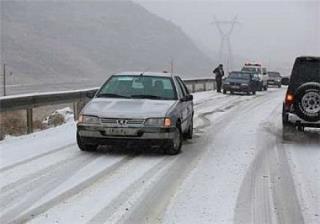 کولاک، برف و باران راه های شمالی کشور را درنوردید